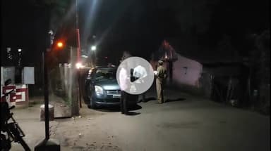 கும்பகோணம்: நாட்டு வெடிகுண்டு வீச்சு சம்பவம்... ஆடுதுறை பேரூராட்சி தலைவர் கொலை முயற்சி வழக்கில் ரெண்டு பேரை தட்டி தூக்கிய போலீசார்