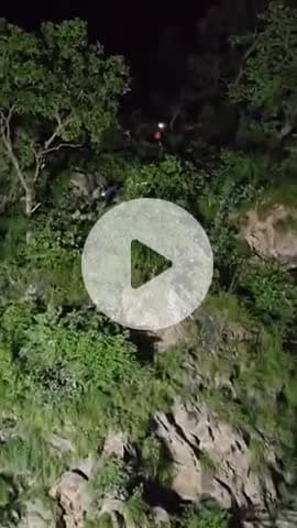 देवप्रयाग सतपुली रोड़ सौड़ गाँव से आगे नवयुगा कम्पनी का मिलर ट्रक 100 मीटर गहरी खाई रन्दी गदेरे में हुआ दुर्घटनाग्रस्त ड