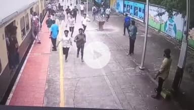 அயனாவரம்: ரயில் நிலையத்தில் மோதிக் கொண்ட மாணவர்கள் - பரபரப்பு காட்சி வெளியான நிலையில் மேலும் இருவர் கைது