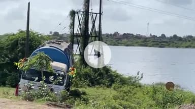 જામકંડોરણા: તરવડા ગામની ભાદર નદી પાસેના પુલ પર લગાવેલ ભારે વાહન પ્રવેશ પ્રતિબંધ અંગેનું એંગલ તોડી નખાતા ફરિયાદ નોંધાય