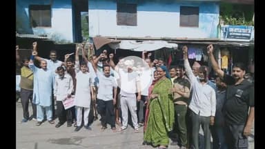 थल: थल सातसिलिंग पिथौरागढ़ सड़क नहीं खुलने पर स्थानीय लोगों ने किया प्रदर्शन