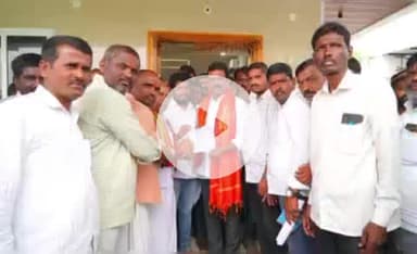 భూత్పూర్: పాత మొల్గరలో సమస్యలు పరిష్కరించాలని కోరుతూ ఎమ్మెల్యేకు వినతి