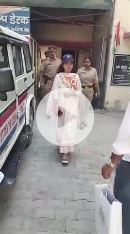 कृतिका शर्मा बनी आज खोड़ा थाना प्रभारी और संभाला कोतवाल का पद इसी के साथ लोगों की शिकायत भी सुनी #upp # गाजियाबाद