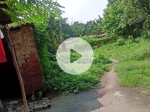 गाजीपुर जिला मनिया गांव कुछ दिनों से 5 घर का रास्ता ब्लॉक हो गया है यहां पर सब बोलता है की रास्ता नहीं है