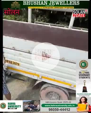 सोलन जिला के कीमूघाट से ओगली रोड पर एक कार खाई में गिरने से बच गई ।#solan #car #road #driver #safe