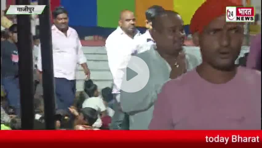 उसीया राघवेंद्र रामलीला समिति द्वारा छठे दिन सीता हरण लीला का शुभारंभ जिला पंचायत प्रतिनिधि दीपक गुप्ता नेफीता काटकर..