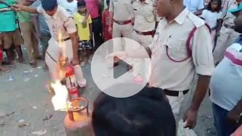 पाकुड़: पाकुड़ के बहिरग्राम में अग्निशमन विभाग ने किया आग से सुरक्षा का डेमो, दी जानकारी #pulice
