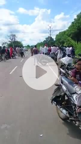 kasrawad ke pas car bike accident
1 aadmi ki Hui mout