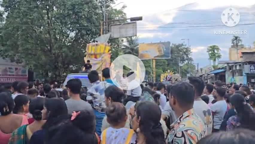পূব যোৰহাট: বিজয়া দশমীৰ দিনা গড়আলিত লোকে লোকাৰণ্য পৰিৱেশ , হাজাৰ হাজাৰ লোকৰ সমাগম