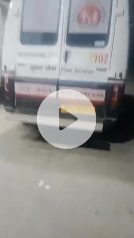देखिए एंबुलेंस से कैसे तेल निकल रहा है
इसपर कोई आवाज उठाई ताकि जल्द से जल्द रिटायर हो सके#viralvideo#trendin #video
