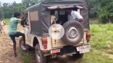 శ్రీరాంపూర్: శాంతినగర్ లో గుత్తి కోయ గుడిసెలపై ఫారెస్ట్ అధికారుల దాడి, ఆత్మహత్యాయత్నానికి పాల్పడ్డ వ్యక్తి