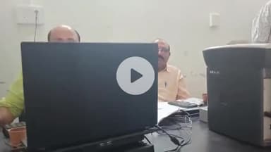 अब यह कौन सा तरीका है शौचालय की सूची नहीं देंगे जाओ बार बना लेना....
#कासगंज का बताया जा रहा है वायरल वीडियो....