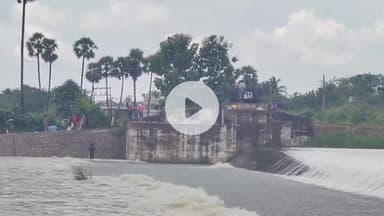 ஊத்துக்கோட்டை: ஊத்துக்கோட்டை அடுத்த சிற்றம்பாக்கம் ஆரணியாற்றின் தடுப்பணை நிரம்பியது,