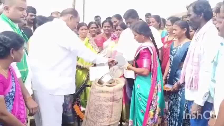 నడికూడ: రామకృష్ణాపురం గ్రామంలో ఐకెపి సెంటర్ ను ప్రారంభించిన ఎమ్మెల్యే ప్రకాశ్ రెడ్డి