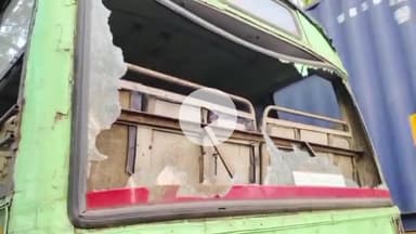 ஊத்துக்கோட்டை: ஊத்துக்கோட்டை யில் அரசு பேருந்து கண்ணாடியை உடைத்து பள்ளி மாணவர்கள் ரகளை