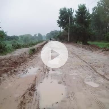 Tarari se Saidanpur English pul road ka vikash teji se ho raha hai chunav ke samay
