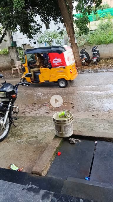 barish bahut Tej Ho Gaya raha hai