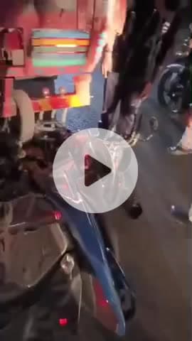 कटघरा दुर्गा मन्दिर के पास ट्रक और बाइक की भीषण टक्कर, पूर्व जिला पंचायत सदस्य श्री अखिलेश सिंह राठौर जी ने घायलों की