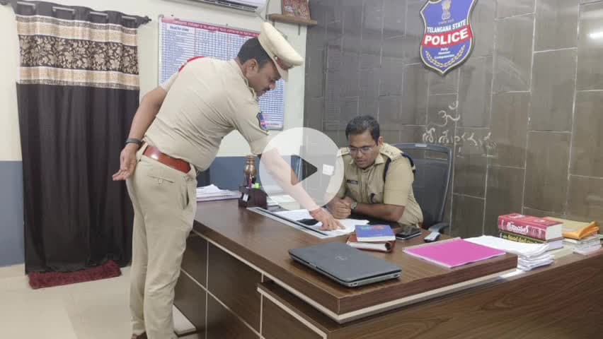 ఎల్లారెడ్డిపేట: ఎల్లారెడ్డిపేట పోలీస్ స్టేషన్ ను ఆకస్మిక తనిఖీ చేసిన రాజన్న సిరిసిల్ల జిల్లా ఎస్పీ మహేష్ బి.గితే