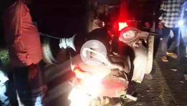 पाकुड़: ट्रेलर वाहन से टकराने से स्कूटी सवार घायल #breaking #accidents #pakur #no #entry #truck