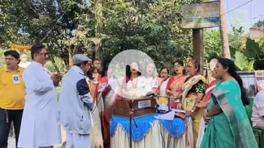 চণ্ডীতলা ২: হুগলির চন্ডীতলায় প্রবাদ-প্রতিম ডাক্তার সিদ্ধেশ্বর মুখোপাধ্যায়ের ১১৫ তম জন্মদিনে তার আবক্ষ মূর্তিতে শ্রদ্ধার্ঘ্য