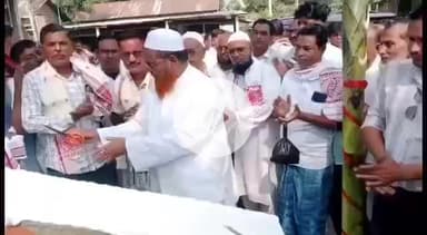 বাঘবৰ: জনীয়াৰ পৰা হাউলি লৈ ২.২ কিঃমিঃ পথৰ পকীপথ নিৰ্মাণ কামৰ শুভাৰম্ভ কৰে বিধায়ক ড০ হাফিজ ৰফিকুল ইছলামে