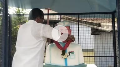 ஆனைமலை: கோட்டூர் பகுதியில் முன்னாள் பிரதமர் ஜவஹர்லால் நேருவின் 136 வது பிறந்தநாள் விழா காங்கிரஸ் கட்சியினர் இனிப்புகள் கொண்டாட்டம்