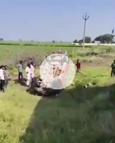 మానవపాడ్: మనోపాడు మండల కేంద్రంలోని 44వ జాతీయ రహదారిపై మూడు వాహనాలు డీ..ఇద్దరు వ్యక్తులకు గాయాలు