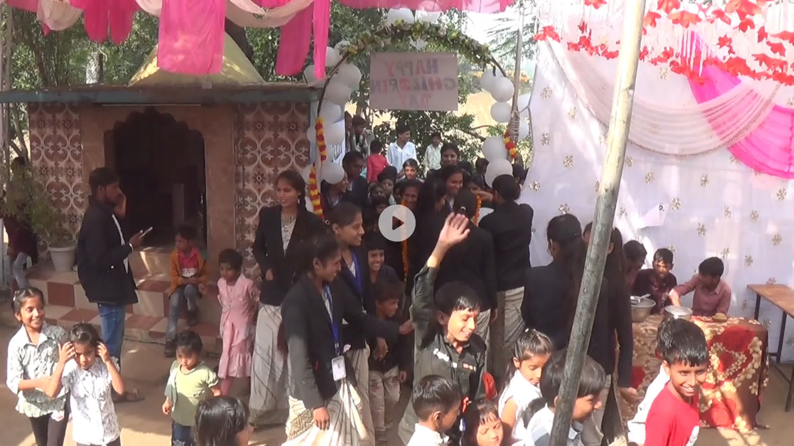 मां शारदा विद्या निकेतन हायर सेकेंडरी स्कूल अहीरखेड़ा के बच्चों ने 14 नवंबर के उपलक्ष में बाल मेले का आयोजन किया।
