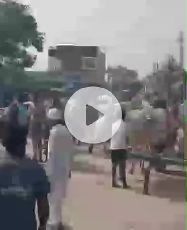 మానవపాడ్: రాజోలి మండల కేంద్రంలోని గాంధీ చౌక్ వద్ద ఎద్దుల బండ్లతో నిరసన కార్యక్రమం నిర్వహణ