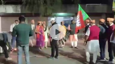 पाकुड़: पाकुड़ नगर भाजपा नेताओ ने बिहार में एनडीए की प्रचंड जीत पर मिठाई बांट कर मनाये बिजयोउत्सव #bjpjharkhand