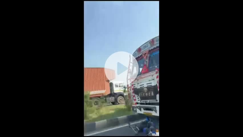 మావల: మావల బైపాస్ జాతీయ రహదారిపై బైక్ ను ఢీకొట్టి 3 కి.మీ. లాక్కెల్లిన కంటైనర్