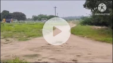 கடவூர்: வரவணையில் பொது வழி பாதையை மறைத்து காம்பவுண்ட் சுவர் கட்டுவதை கண்டித்து விவசாயிகள் பொதுமக்கள் சாலை மறியல் போராட்டம்