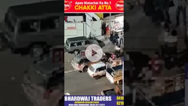 सोलन मै #NH 5 पर वार्ड नंबर 16 मे जमकर चले ला*त घु*से ,,ल*ड़ा*ई किस वजह से हुई यह जांच का विषय #so