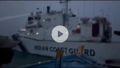 பட்டுக்கோட்டை: இலங்கை நீதிமன்றம் விடுவித்த மீனவர்கள் : மல்லிப்பட்டினத்திற்கு கொண்டு வந்து சேர்த்த இந்திய கடல் ரோந்து படை