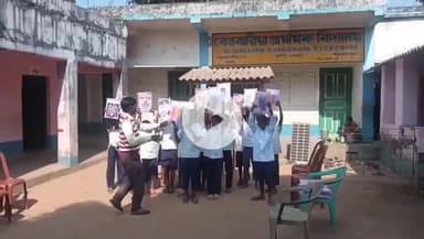 গড়বেতা ২: ব্লক প্রশাসনের উদ্যোগে জঙ্গলমহল বেতঝরিয়া প্রাথমিক বিদ্যালয়ের ক্ষুদে পড়ুয়াদের হাতে তুলে দেওয়া হয় শিক্ষা সামগ্রী