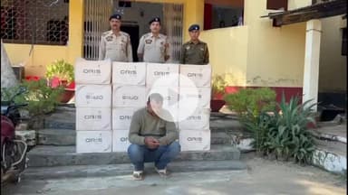 পানিসাগর: দামছড়া থানার ওসি সঞ্চয় মজুমদারের নেতৃত্বে গ্রেফতার কুখ্যাত মাদক পাচারকারী, সাথে আটক বিপুল পরিমাণ বার্মিজ সিগারেট