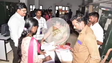 திருவாரூர்: குடவாசல் வட்டாட்சியர் அலுவலகங்களில் வாக்காளர் சிறப்பு தீவிர திருத்தம் தொடர்பான பணிகளை ஆட்சியர் ஆய்வு