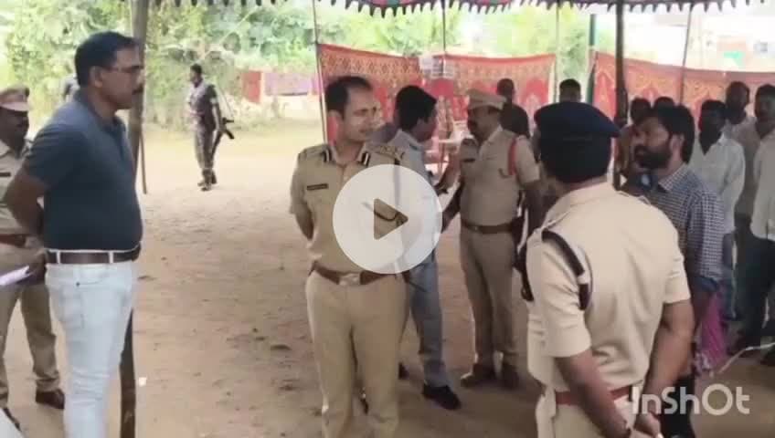 ఎల్కతుర్తి: కేశవపూర్ లో ఏర్పాటు చేసిన స్థానిక సంస్థల ఎన్నికల నామినేషన్ క్లస్టర్ను సందర్శించి అధికారులను వివరాలు తెలుసుకున్న సిపి