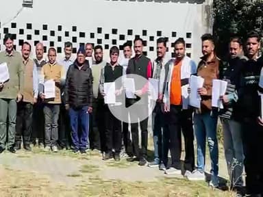 ਧਾਰ ਕਲਾਂ: ਪਠਾਨਕੋਟ ਦੇ ਧਾਰ ਬਲਾਕ ਦੇ ਪਿੰਡਾਂ ਜੋ ਵਿਕਾਸ ਕਾਰਜਾਂ ਲਈ ਹਲਕਾ ਇੰਚਾਰਜ ਅਮਿਤ ਸਿੰਘ ਮੰਟੋ ਨੇ ਇੱਕ ਕਰੋੜ 80 ਲੱਖ ਦੀ ਰਕਮ ਪੰਚਾਇਤਾਂ ਨੂੰ ਵੰਡੀ