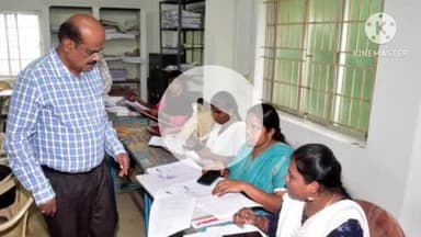 கடவூர்: கணக்கெடுப்பு படிவங்களை பூர்த்தி செய்திட வாக்காளர்களுக்கு உதவும் பொருட்டு படிவங்களை கணினியில் பதிவேற்றம் செய்யும் பணிகளை மாவட்ட ஆட்சியர் நேரில் ஆய்வு