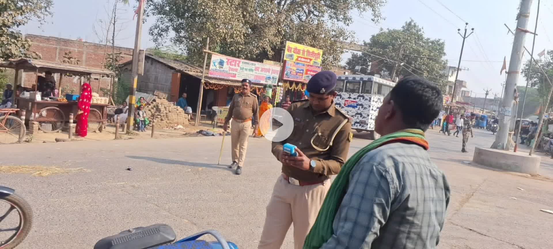 कुशेश्वर स्थान: कुशेश्वरस्थान में पुलिस की सख्ती, वाहन चेकिंग में 64 वाहन चालकों पर जुर्माना