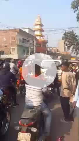 मैरवा के मझोली मोड पर भारी जाम दिन के तिन बजे पुलिस के चलते जाम पर नियंत्रण मिला