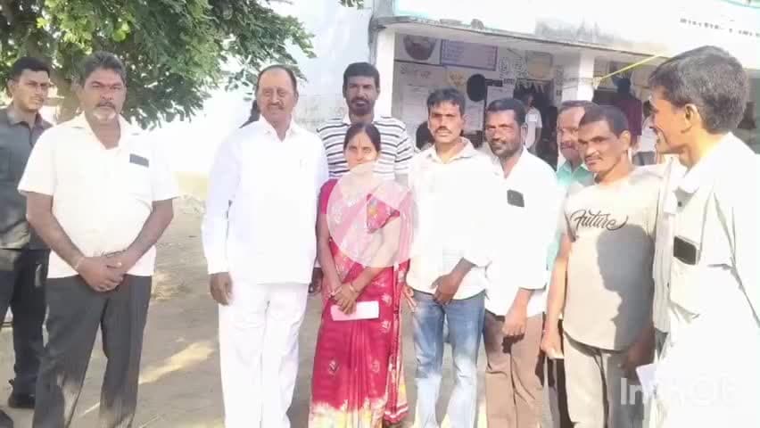 దుగ్గొండి: కేశవపూర్ లో ఓటు హక్కు వినియోగించుకున్న పరకాల ఎమ్మెల్యే