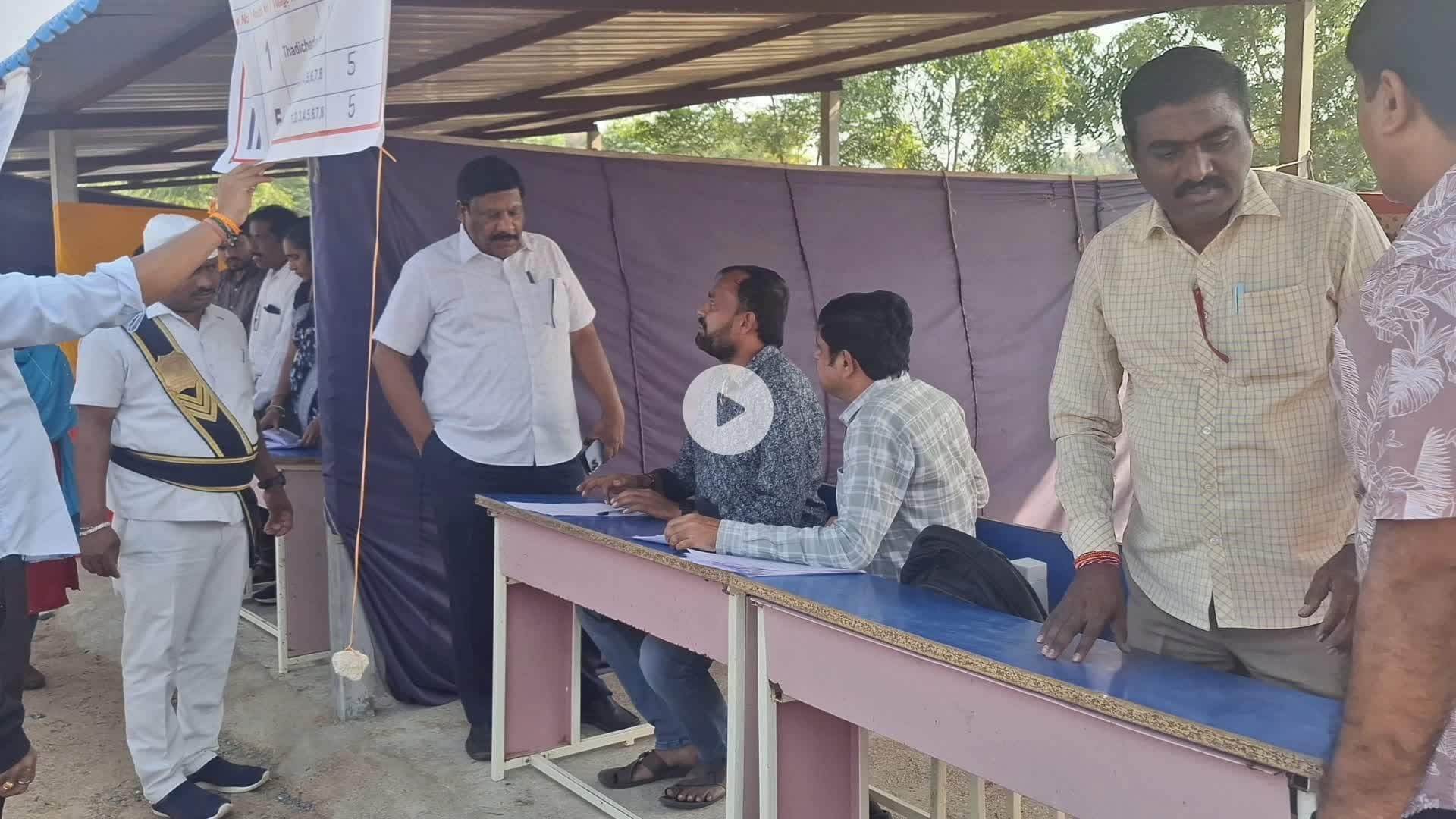 మల్హర్ రావు: మల్హర్ మమతారం లోని పోలింగ్ డిస్ట్రిబ్యూషన్ కేంద్రాన్ని పరిశీలించిన అదనపు కలెక్టర్ అశోక్ కుమార్