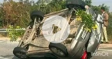 వంగూర్: తిప్పారెడ్డిపల్లి వద్ద జాతీయ రహదారిపై కారు బోల్తా