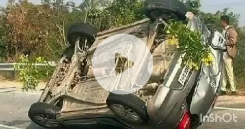 వంగూర్: తిప్పారెడ్డిపల్లి వద్ద జాతీయ రహదారిపై కారు బోల్తా