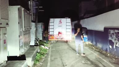 திருவொற்றியூர்: திருவொற்றியூர் காலடிப்பேட்டை பூங்கா நகர் பகுதியில் உள்ள மின்சார வாரிய அலுவலகத்தில் பயங்கர தீ விபத்து இதனால் மின்சாரம் நிறுத்தப்பட்டது