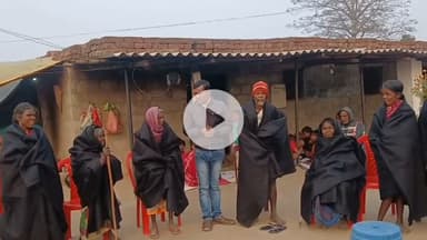 कड़ाके की ठंड में #समाजसेवी #उदय_कुशवाहा ने घर घर जाकर बुजुर्गों, अनाथों, को #निःशुल्क #कंबल बांटा