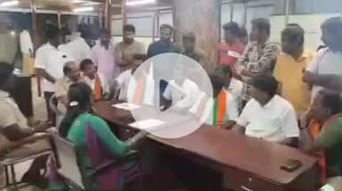 ஊத்துக்குளி: பாஜக மற்றும் பிரதமர் குறித்து அவதூறாக பேசிய கம்யூனிஸ்ட் நிர்வாகி மீது நடவடிக்கை எடுக்க வலியுறுத்தி பாஜகவினர் ஊத்துக்குளி காவல் நிலையம் முற்றுகை